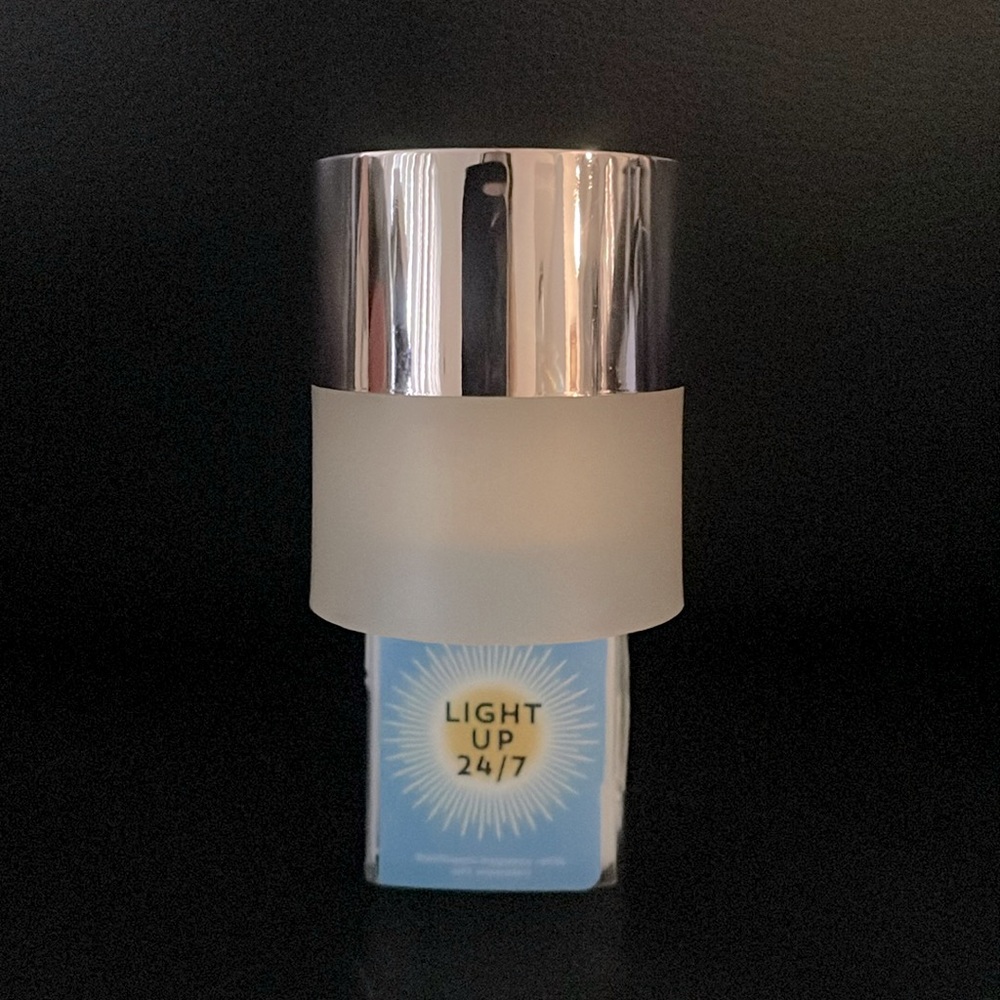 Bath & Body Works Rose Gold Light Up WallFlower Plug - Picture 1 of 3